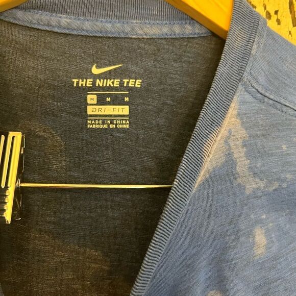 EUC customized women’s Nike dri-fit T-shirt size M. - Picture 5 of 7